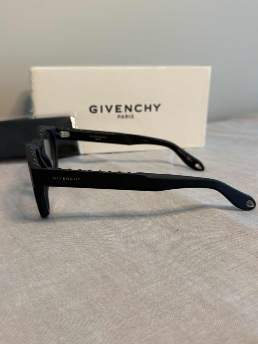 Givenchy Black Round Matte frames - Picture 3 of 7